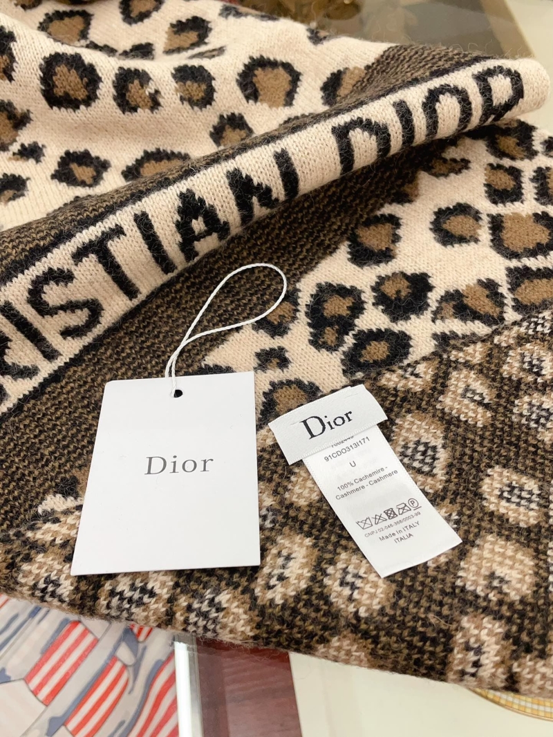 CHRISTIAN DIOR